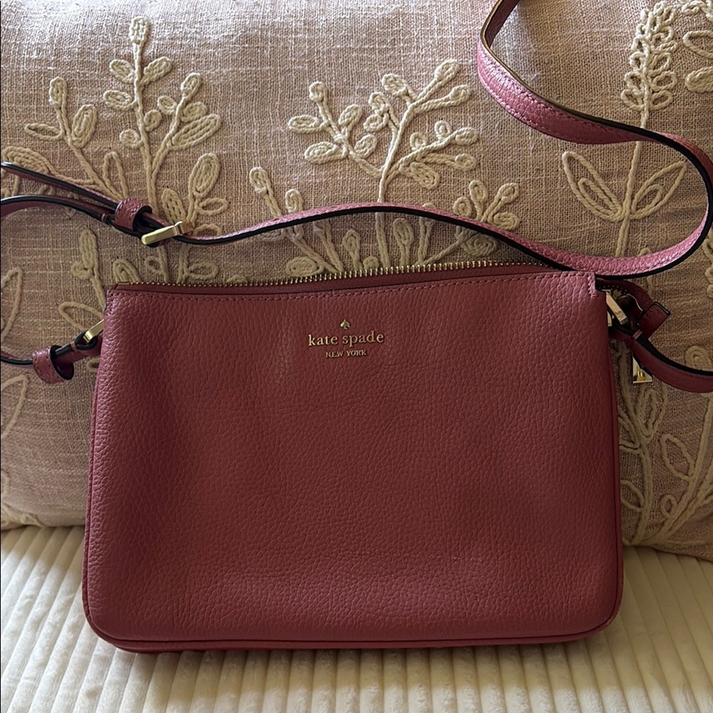 Kate Spade Leila triple gusset peppled leather, Pomegranate